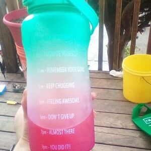 Gradient Water Bottle with Motivational Time Markers